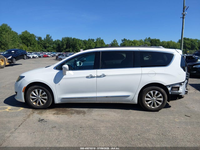 Продаж на аукціоні авто 2017 Chrysler Pacifica Touring-l, vin: 2C4RC1BG6HR524401, номер лоту: 45578319