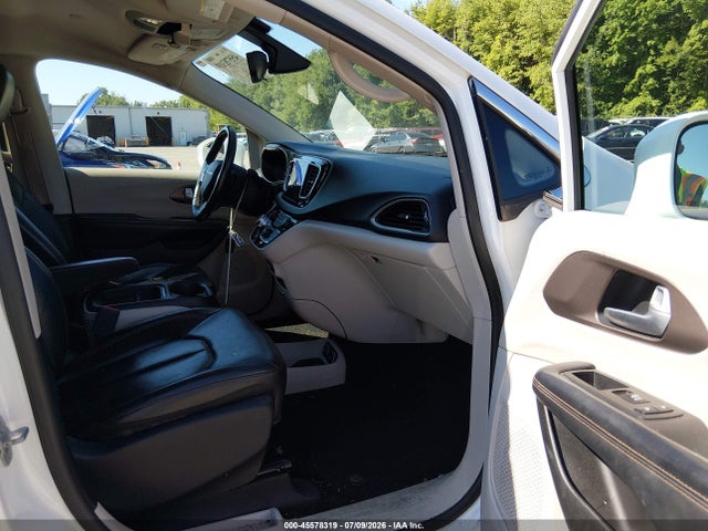 Продаж на аукціоні авто 2017 Chrysler Pacifica Touring-l, vin: 2C4RC1BG6HR524401, номер лоту: 45578319