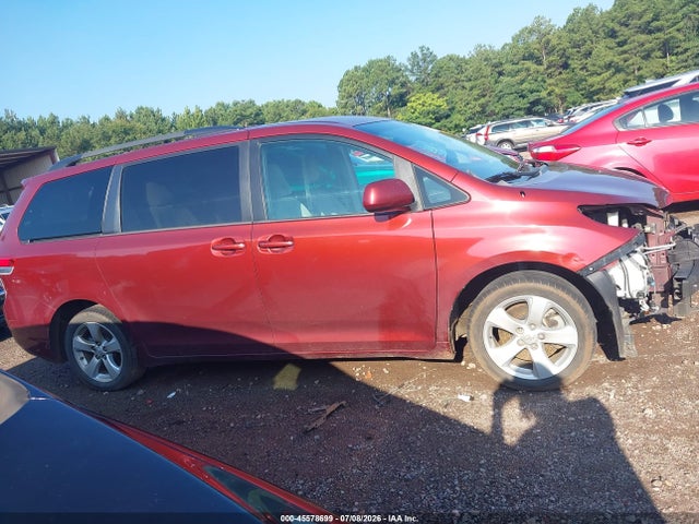 45578699 :رقم المزاد ، 5TDKK3DC6ES423386 vin ، 2014 Toyota Sienna Le V6 8 Passenger مزاد بيع
