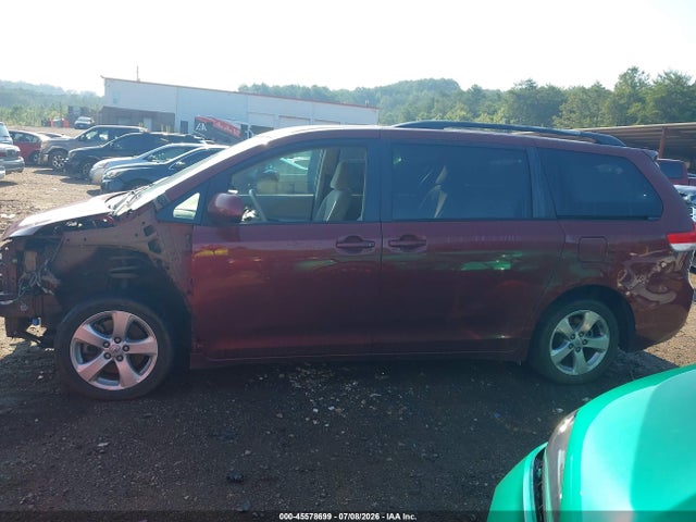45578699 :رقم المزاد ، 5TDKK3DC6ES423386 vin ، 2014 Toyota Sienna Le V6 8 Passenger مزاد بيع