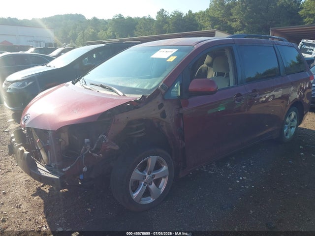 45578699 :رقم المزاد ، 5TDKK3DC6ES423386 vin ، 2014 Toyota Sienna Le V6 8 Passenger مزاد بيع
