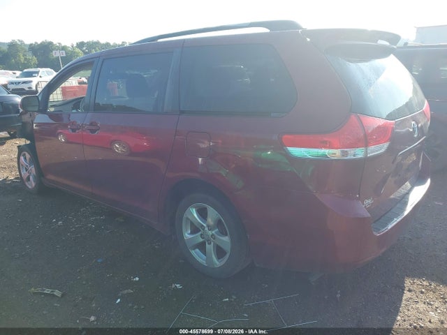 45578699 :رقم المزاد ، 5TDKK3DC6ES423386 vin ، 2014 Toyota Sienna Le V6 8 Passenger مزاد بيع