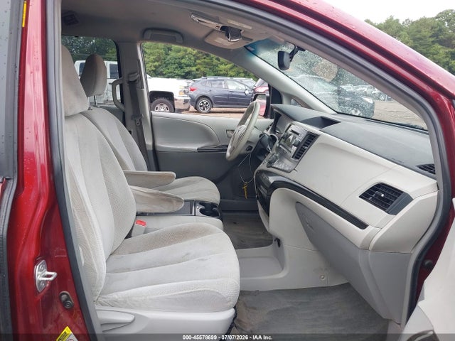 45578699 :رقم المزاد ، 5TDKK3DC6ES423386 vin ، 2014 Toyota Sienna Le V6 8 Passenger مزاد بيع
