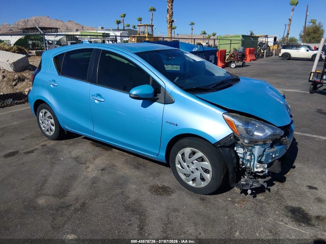 JTDKDTB30F1100673 Toyota Prius C One