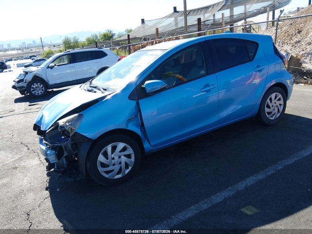 Toyota Prius C One 2015 JTDKDTB30F1100673 Image 2