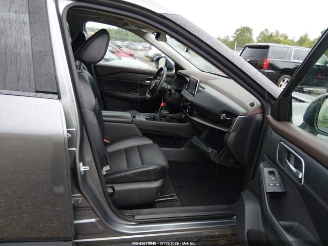 5N1AT3BA6MC802605 Nissan Rogue Sv Fwd