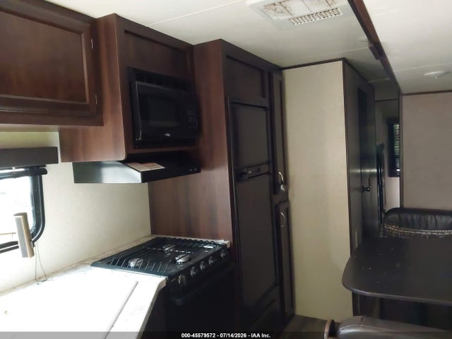 2018 Jayco Other მანქანა იყიდება აუქციონზე, vin: 1UJBJ0BT9J17T0398, აუქციონის ნომერი: 45579572