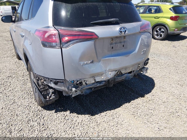 Toyota Rav4 Xle 2017 2T3RFREV2HW687617 Image 18