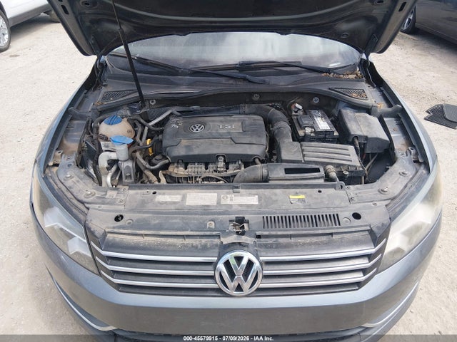 1VWAT7A37FC052176 Volkswagen Passat 1.8t Wolfsburg Edition