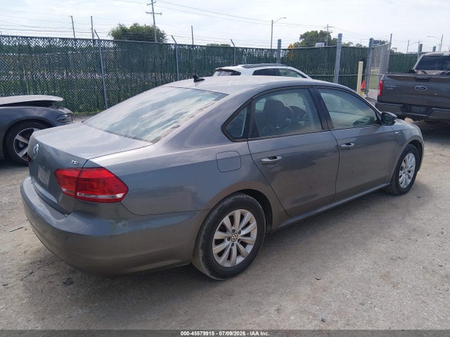 1VWAT7A37FC052176 Volkswagen Passat 1.8t Wolfsburg Edition