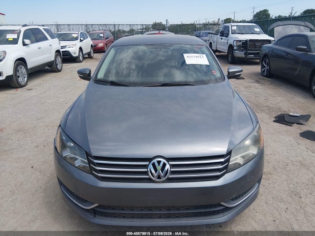 1VWAT7A37FC052176 Volkswagen Passat 1.8t Wolfsburg Edition