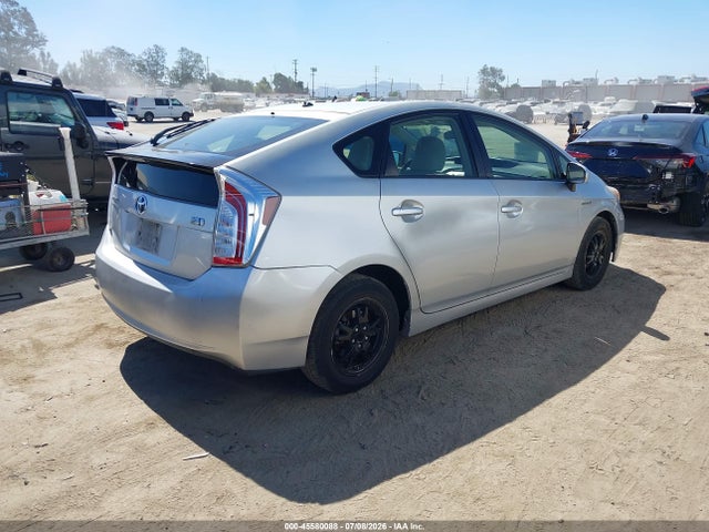 JTDKN3DU5F0421648 Toyota Prius Two
