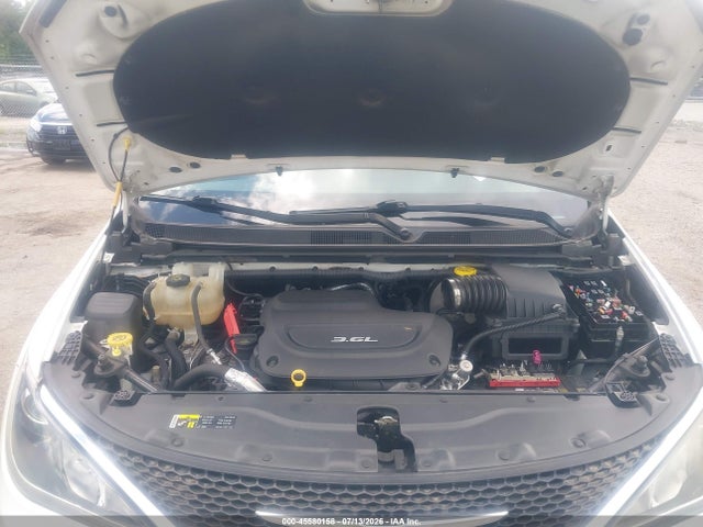 2017 Chrysler Pacifica Touring-l Plus მანქანა იყიდება აუქციონზე, vin: 2C4RC1EG6HR585369, აუქციონის ნომერი: 45580158