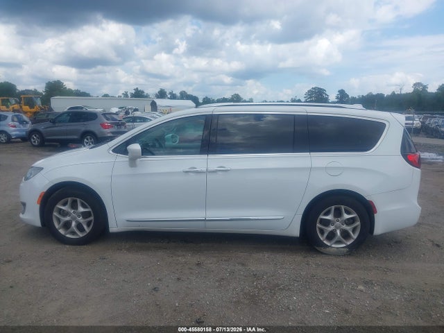 2017 Chrysler Pacifica Touring-l Plus მანქანა იყიდება აუქციონზე, vin: 2C4RC1EG6HR585369, აუქციონის ნომერი: 45580158