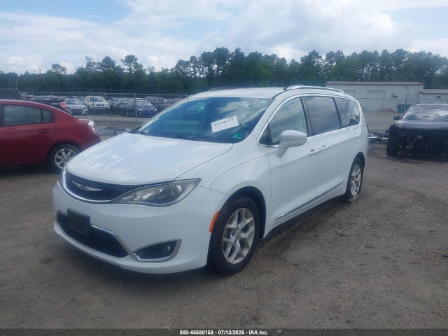 2017 Chrysler Pacifica Touring-l Plus მანქანა იყიდება აუქციონზე, vin: 2C4RC1EG6HR585369, აუქციონის ნომერი: 45580158