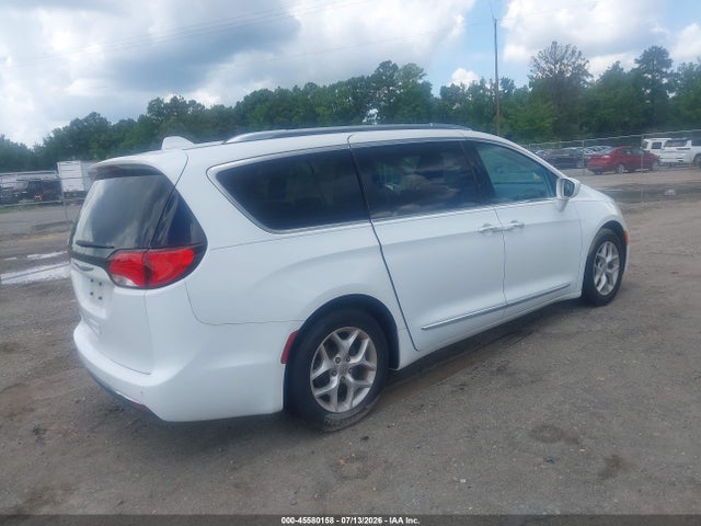 2017 Chrysler Pacifica Touring-l Plus მანქანა იყიდება აუქციონზე, vin: 2C4RC1EG6HR585369, აუქციონის ნომერი: 45580158