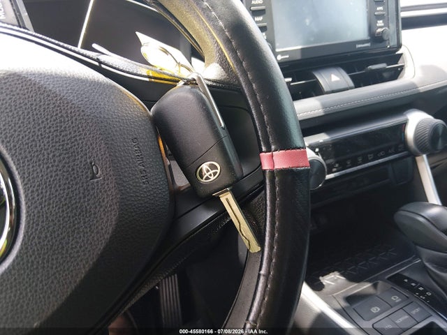 2T3H1RFV5MC107748 Toyota RAV4 LE