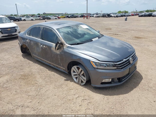 2017 Volkswagen Passat 1.8t Sel Premium მანქანა იყიდება აუქციონზე, vin: 1VWCT7A38HC032899, აუქციონის ნომერი: 45580199