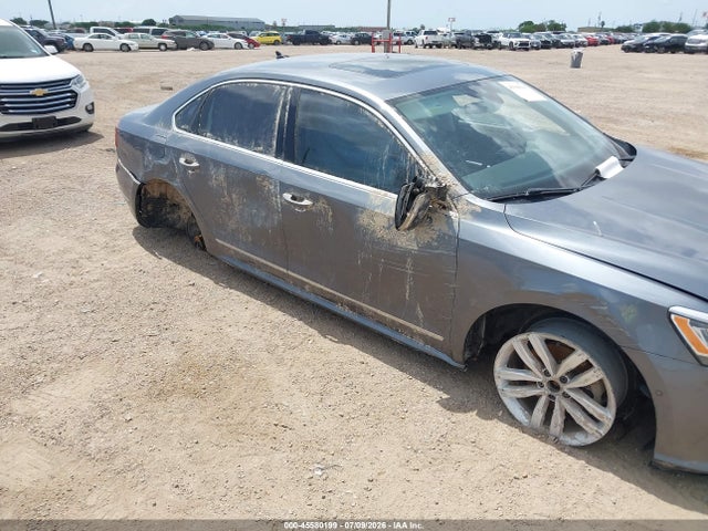 2017 Volkswagen Passat 1.8t Sel Premium მანქანა იყიდება აუქციონზე, vin: 1VWCT7A38HC032899, აუქციონის ნომერი: 45580199