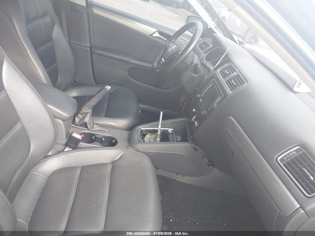 2015 Volkswagen Jetta 2.0l Tdi Se მანქანა იყიდება აუქციონზე, vin: 3VW3A7AJ1FM261134, აუქციონის ნომერი: 45580485