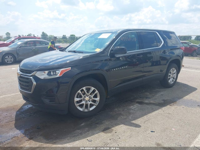 Chevrolet Traverse Ls 2018 1GNERFKW7JJ190270 Image 2