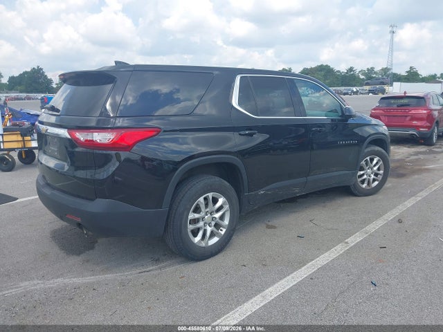 Chevrolet Traverse Ls 2018 1GNERFKW7JJ190270 Image 4