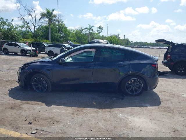 2024 Tesla Model Y Long Range Single Motor Rear-wheel Drive/rwd მანქანა იყიდება აუქციონზე, vin: 7SAYGDED5RF098588, აუქციონის ნომერი: 45580643