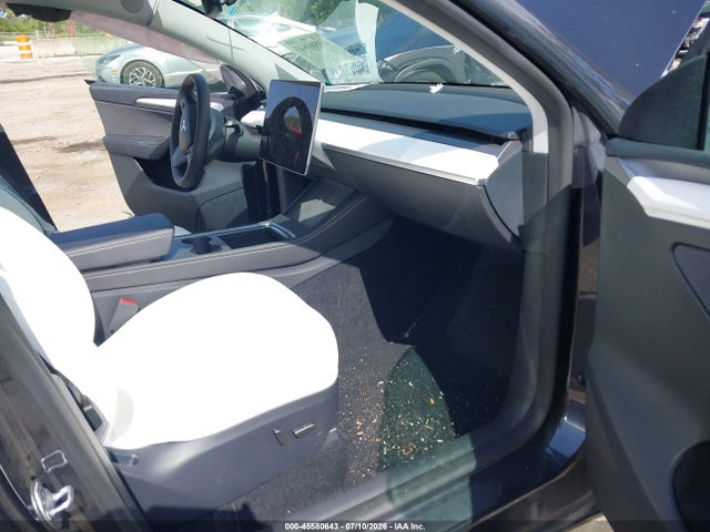 2024 Tesla Model Y Long Range Single Motor Rear-wheel Drive/rwd მანქანა იყიდება აუქციონზე, vin: 7SAYGDED5RF098588, აუქციონის ნომერი: 45580643