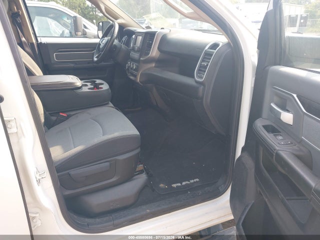 45580698 :رقم المزاد ، 3C63R3HJ4KG724264 vin ، 2019 Ram 3500 Big Horn  4x4 8' Box مزاد بيع