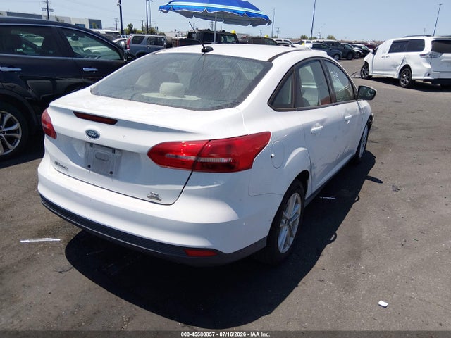 Ford FOCUS SE 2018 1FADP3FE4JL303953 Image 4