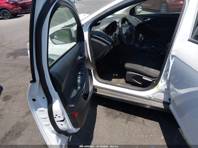 1FADP3FE4JL303953 Ford FOCUS SE