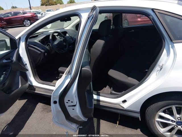 1FADP3FE4JL303953 Ford FOCUS SE