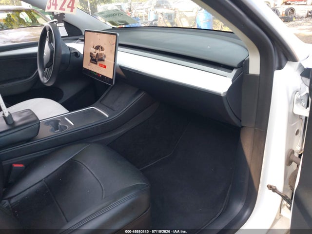 Продаж на аукціоні авто 2023 Tesla Model Y Awd/long Range Dual Motor All-wheel Drive, vin: 7SAYGDEE2PF615741, номер лоту: 45580880