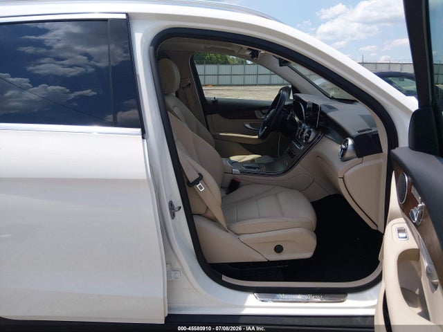 45580910 :رقم المزاد ، W1N0G8EB8NV379840 vin ، 2022 Mercedes-benz Glc 300 4matic Suv مزاد بيع
