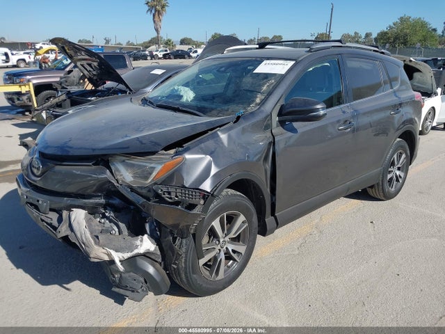 Toyota Rav4 Xle 2018 JTMWFREVXJJ741074 Image 2