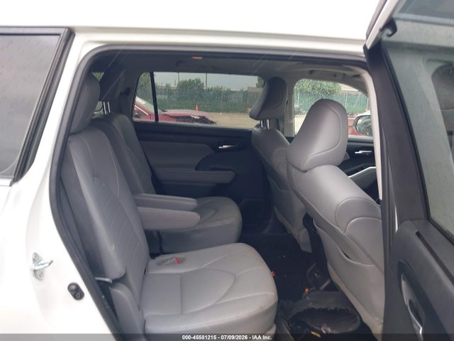 Toyota Highlander Xle 2021 5TDHZRBH1MS535700 Image 8