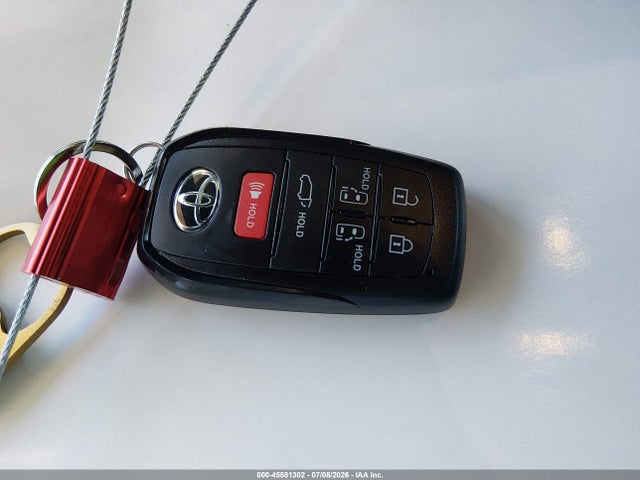 5TDZSKFC8TS270562 Toyota Sienna Limited