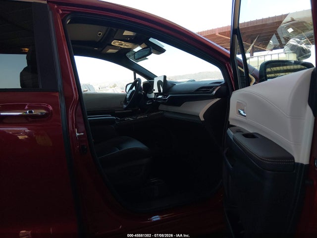 5TDZSKFC8TS270562 Toyota Sienna Limited