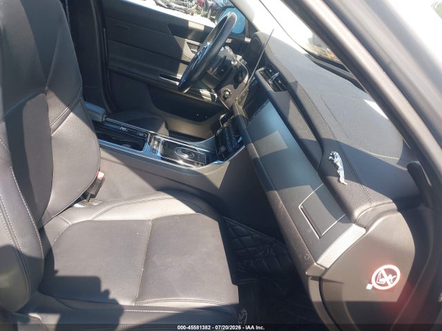 45581382 :رقم المزاد ، SAJBJ4BV9HCY34964 vin ، 2017 Jaguar Xf 35t Premium مزاد بيع