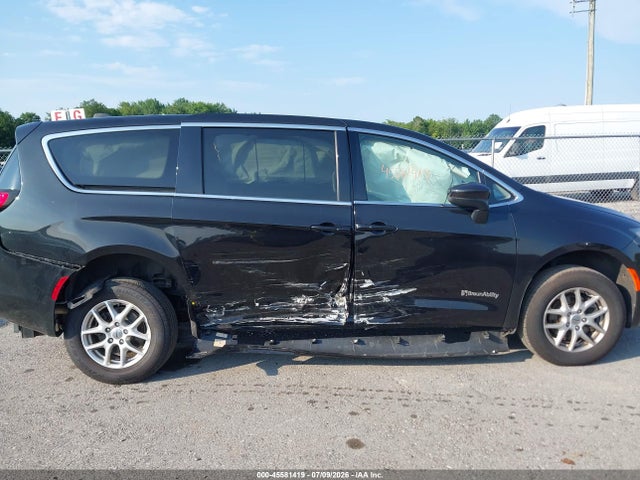 45581419 :رقم المزاد ، 2C4RC1CG8NR103886 vin ، 2022 Chrysler Voyager Lx مزاد بيع