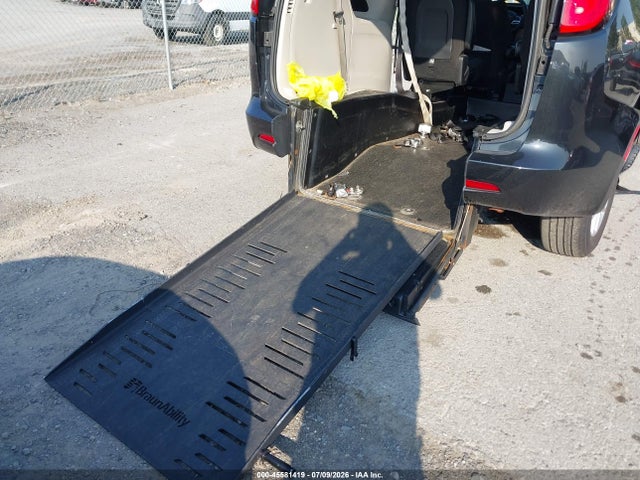 45581419 :رقم المزاد ، 2C4RC1CG8NR103886 vin ، 2022 Chrysler Voyager Lx مزاد بيع