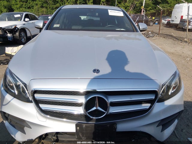 45581493 :رقم المزاد ، WDDZF4KB8JA384252 vin ، 2018 Mercedes-benz E 300 4matic مزاد بيع