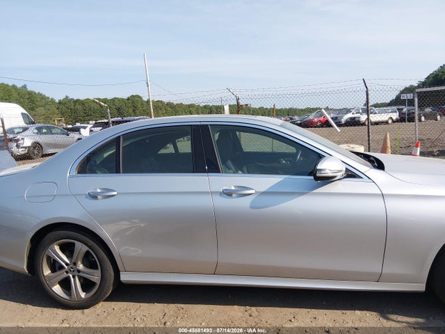 45581493 :رقم المزاد ، WDDZF4KB8JA384252 vin ، 2018 Mercedes-benz E 300 4matic مزاد بيع