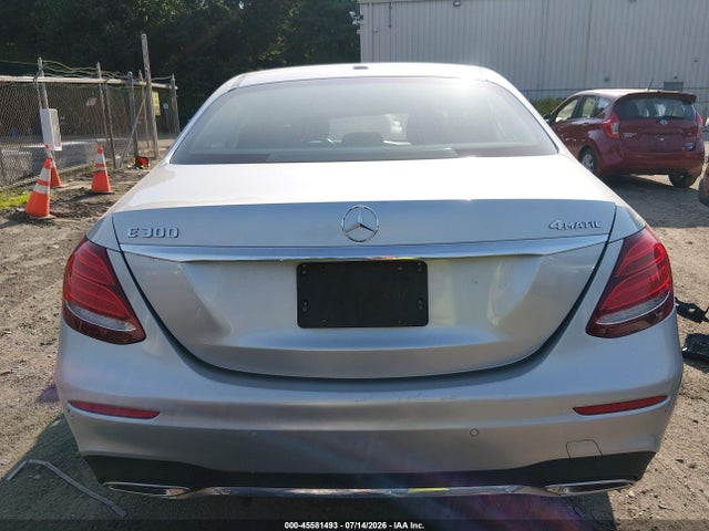 45581493 :رقم المزاد ، WDDZF4KB8JA384252 vin ، 2018 Mercedes-benz E 300 4matic مزاد بيع