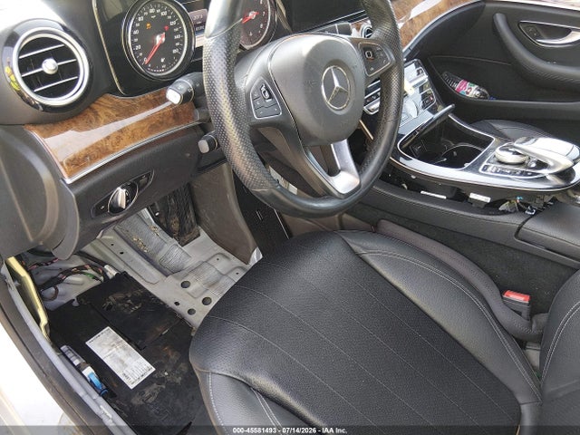 45581493 :رقم المزاد ، WDDZF4KB8JA384252 vin ، 2018 Mercedes-benz E 300 4matic مزاد بيع