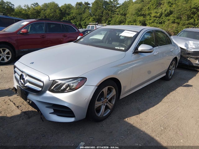 45581493 :رقم المزاد ، WDDZF4KB8JA384252 vin ، 2018 Mercedes-benz E 300 4matic مزاد بيع