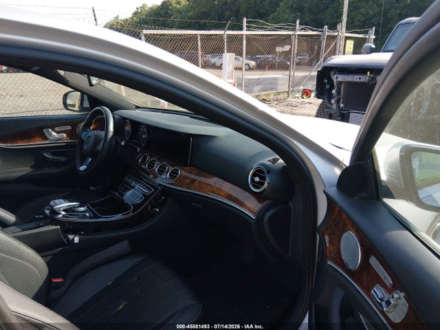 45581493 :رقم المزاد ، WDDZF4KB8JA384252 vin ، 2018 Mercedes-benz E 300 4matic مزاد بيع