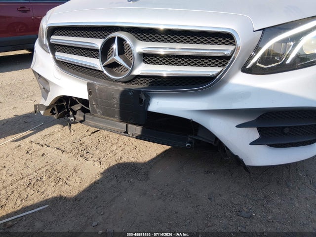 45581493 :رقم المزاد ، WDDZF4KB8JA384252 vin ، 2018 Mercedes-benz E 300 4matic مزاد بيع