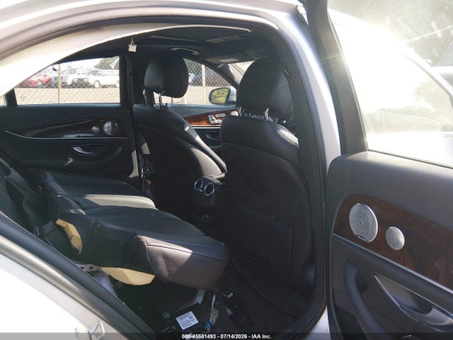45581493 :رقم المزاد ، WDDZF4KB8JA384252 vin ، 2018 Mercedes-benz E 300 4matic مزاد بيع