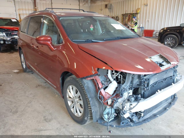 45581523 :رقم المزاد ، 2C4RC1EG7JR154996 vin ، 2018 Chrysler Pacifica Touring L Plus مزاد بيع